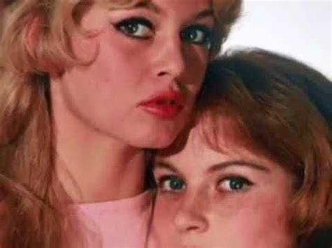 Camille Bauchau: qui est la nièce de Brigitte Bardot.